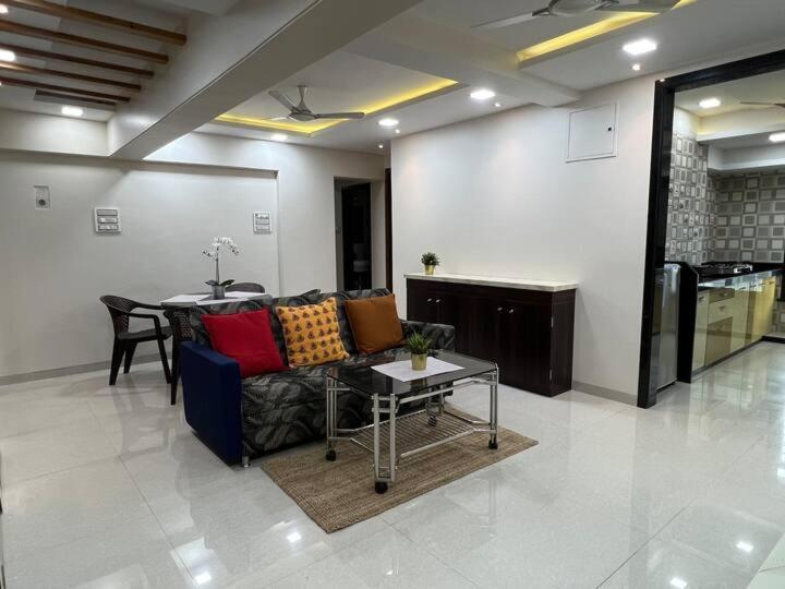 3Bhk Service Apartment In Parel Mumbai Exterior photo